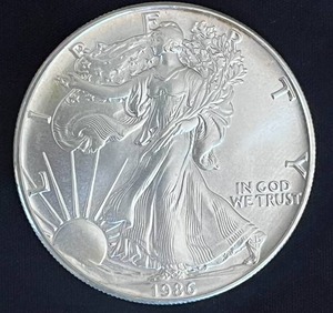 Nice 1986 American Silver Eagle (.999 Silver)