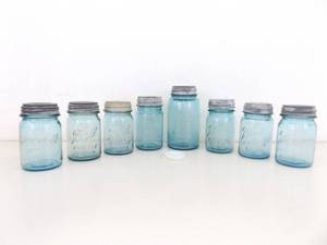 lot 17 image: Lot of Antique Ball Mason Jars wLids
