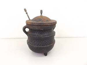 lot 19 image: Antique Cast Iron Smudge Pot
