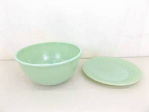 lot 27 image: Vintage Fire King Jadite Mixing Bowl and Plate