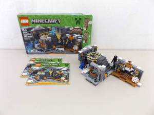 lot 96 image: Retired Lego Minecraft #21124 The End Portal wBox and Instructions 