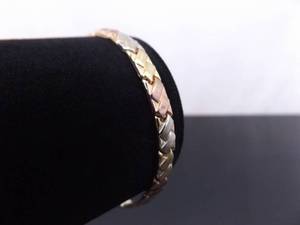 lot 104 image: 10k Yellow Gold Multi Tone 7 Crosshatch Bracelet