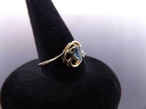 lot 107 image: 10k Yellow Gold Aquamarine Ring Size 8