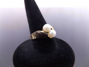 lot 109 image: 10k Yellow Gold Pearl Ring Size 6