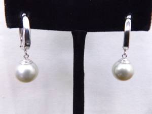 lot 115 image: 14k White Gold Pearl Dangle Earrings