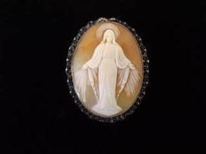 lot 122 image: .925 Sterling Silver Carved Shell Jesus Cameo Brooch