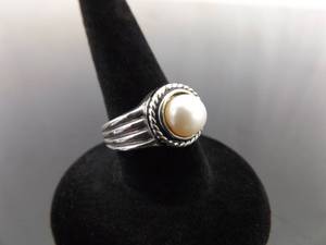 lot 125 image: .925 Sterling Silver Pearl Ring Size 5