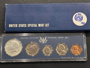 lot 40 image: 1967 Special Mint Set