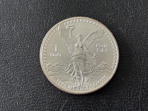 lot 49 image: 1994 1 Ounce .999 Fine Silver Mexican Libertad