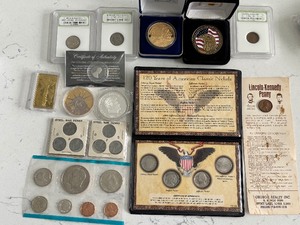lot 101 image: Assorted Coins