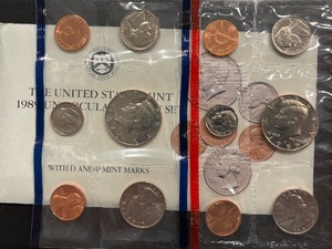 lot 194 image: 1989 P & D Mint Set