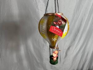 lot 125 image: Cute Solar Light Hot Air Balloon with Reindeer