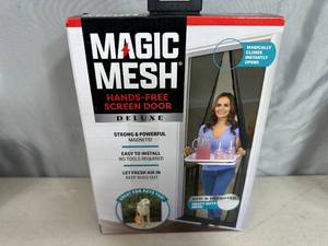 lot 192 image: New Magic Mesh Hands-Free Magnetic Screen Door - Deluxe