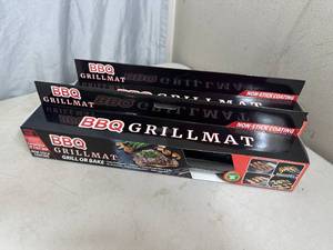lot 194 image: 2 New Non-Stick Grilling  Baking Mats
