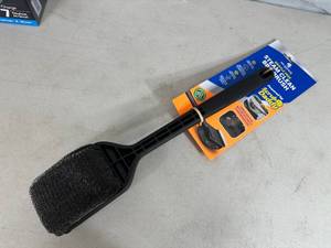 lot 213 image: New Mr Bar-B-Q Scrub Daddy Bristle Free Steam Clean Grill Brush
