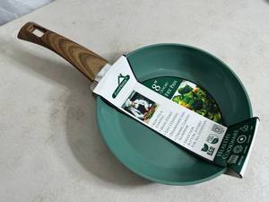 lot 221 image: New 8 inch Ceramic Coated Aluminum Induction Safe Frying Pan