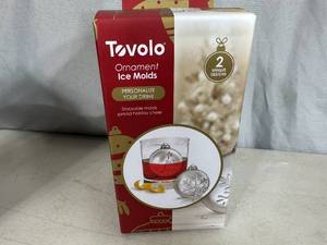 lot 225 image: New Holiday Theme Ornament Ice Molds