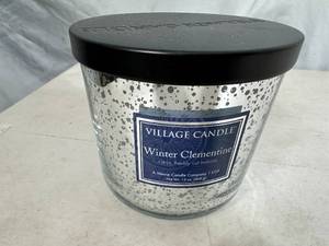 lot 256 image: New Village Candle 2 Wick Winter Clementine Candle