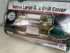 lot 257 image: New Large Gas Grill Cover
