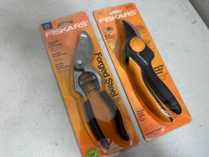lot 262 image: 2 New Pairs of Fiskars Pruners