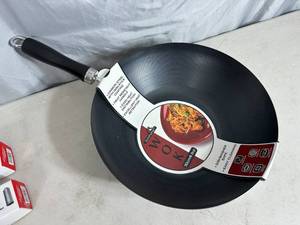 lot 284 image: New 6.5 Quart Metal Wok Pan