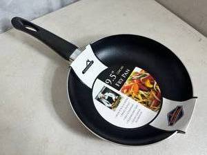 lot 318 image: New Non-Stick Aluminum Frying Pan