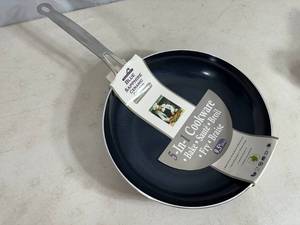 lot 355 image: New Blue Sapphire Ceramic Coated 9.5 inch Frying Pan