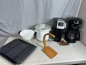 lot 60 image: Flex Brew Coffee Maker, Cuisinart Coffee Maker, Slow Cooker, Kitchen