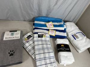 lot 78 image: New Bath Towels, Pet Towel, Kitchen Towels, Bar Towels