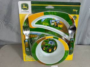 lot 87 image: New John Deere Farm Themed Feeding Set