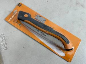 lot 96 image: New Fiskars 10 inch Folding Saw