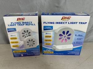 lot 99 image: New Rechargeable Flying Insect Light Trap with Refills
