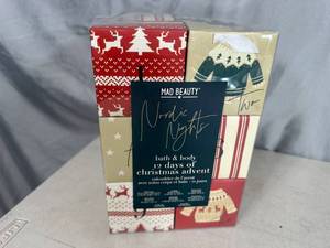 lot 100 image: New 12 Day Bath and Body Advent Calendar