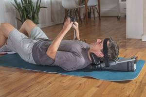 lot 7 image: WOW SAUNDERS CERVICAL HOMETRAC PNEUMATIC SYSTEM HOME NECK TRACTION DEVICE WCASE - EXCELLENT WORKING CONDITION - I THINK I NEED TO TRY THIS OUT