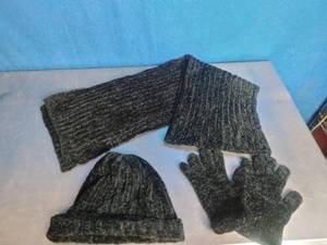 lot 13 image: Victory Outfitters Womens 3 Pc Scarf, Hat, and Gloves Set