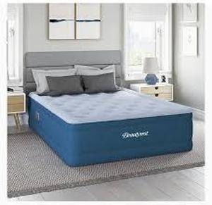lot 3 image: Beautyrest Comfort Plus Air Mattress with a built-in pump.