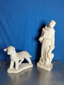 lot 40 image: Concrete Yard Decor