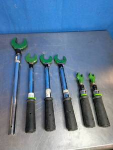 lot 44 image: 6 Belknap Detroit Preset Torque Wrenches
