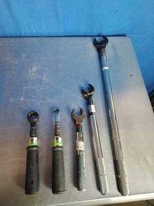 lot 45 image: 5 Belknap Detroit Preset Torque Wrenches
