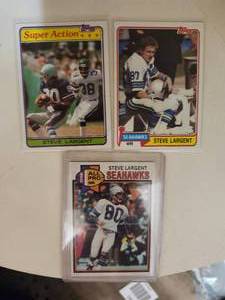 lot 158 image: Vintage Topps football trading cards featuring Steve Largent.