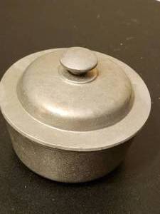 lot 153 image: Vintage Cast  Wilton Columbia Pewter Lidded Round Dish