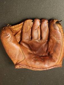 lot 154 image: Vintage Leather Baseball Glove