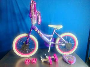 lot 71 image: Huffy Disney Princess kids bike.