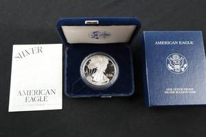 lot A-13 image: 2001 American Eagle 1 oz Proof Silver Dollar with Box and COA