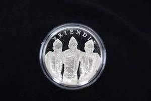 lot A-29 image: Boy Scout Friendly Commemorative Sterling Silver Coin in Capsule