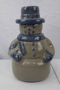 lot 46 image: Stoneware Snowman Cookie Jar, 11 Inches