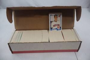 lot 56 image: 1990 Fleer Baseball Cards