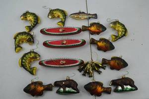 lot 152 image: 14-Piece Fishing and Wildlife Glass Christmas Ornament Lot