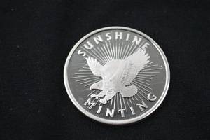 lot A-167 image: 1 Troy Oz .999 Fine Silver Round - Sunshine Minting