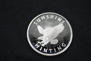 lot A-168 image: Sunshine Minting 1 Troy Oz .999 Fine Silver Round